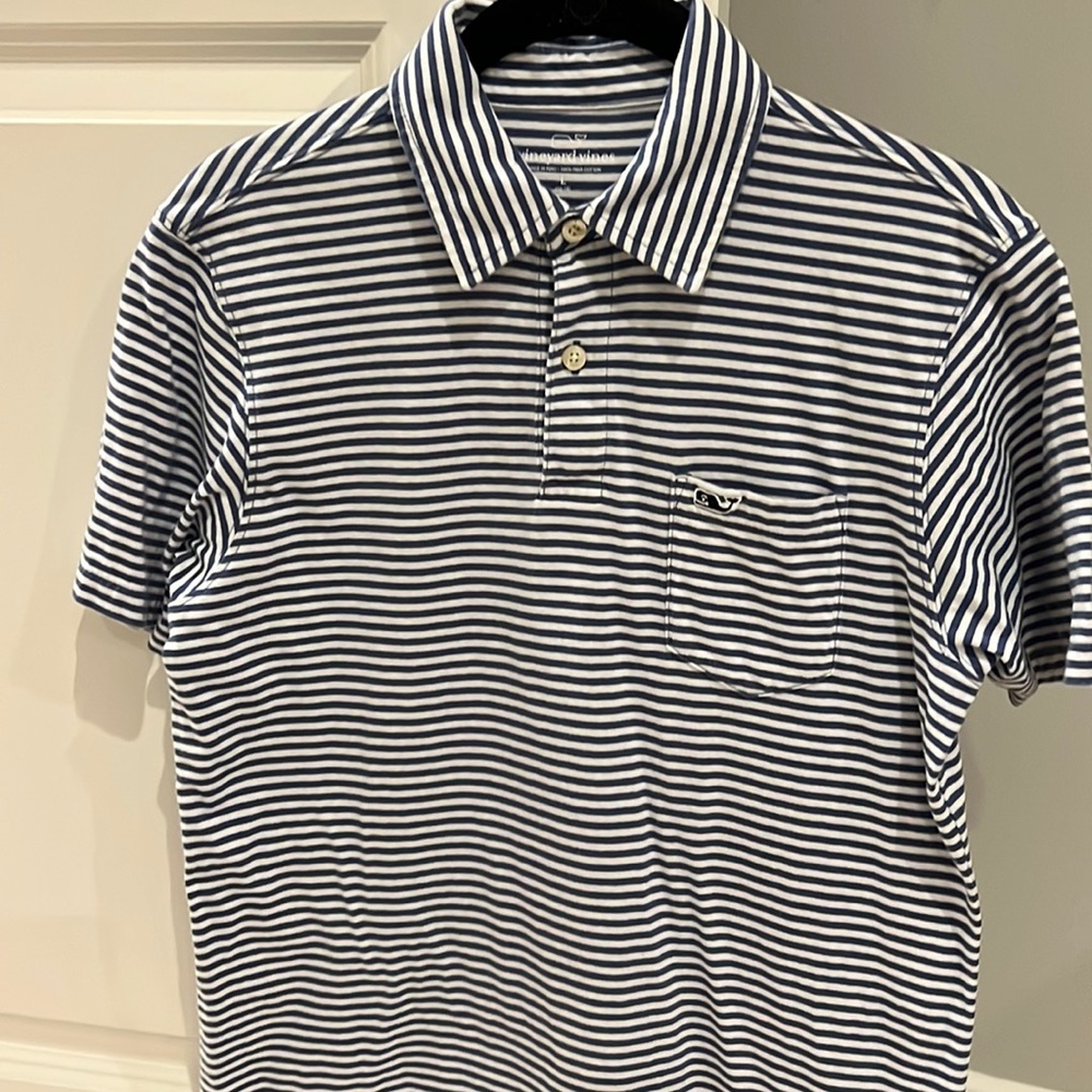 Super soft like new condition navy and white Vineyard Vines collared polo shirt.